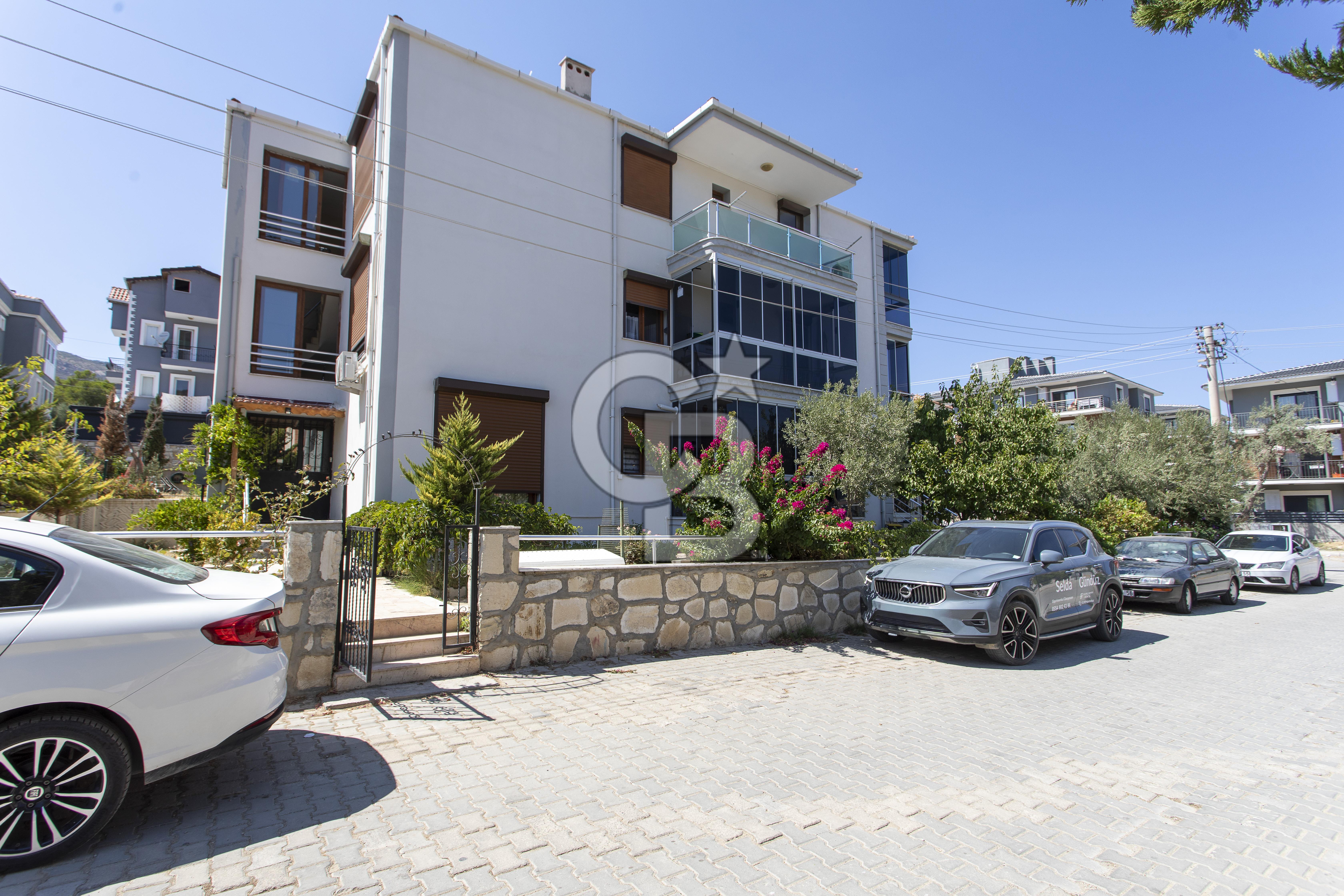 Yenifoça M.Kemal Atatürk Mah. Satılık 2+1 Ara Kat Daire