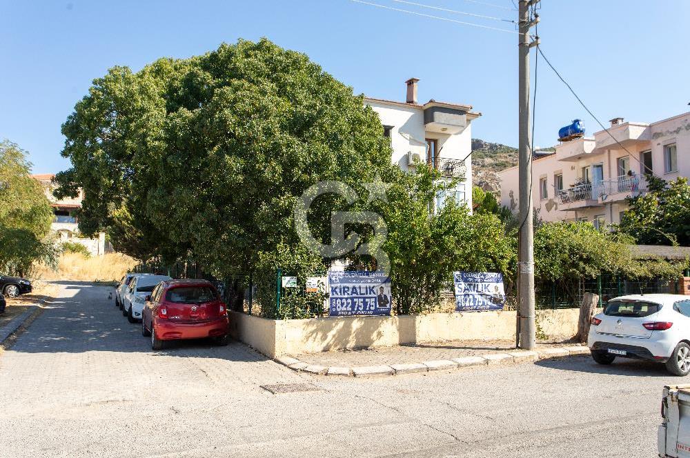 Eski Foça Atatürk Mahallesinde Satılık 2+1 Daire