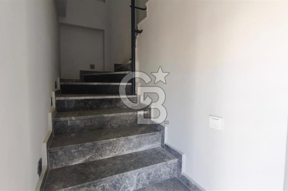 Ayvalık Altınova da Havuzlu Sitede 2+1 Villa