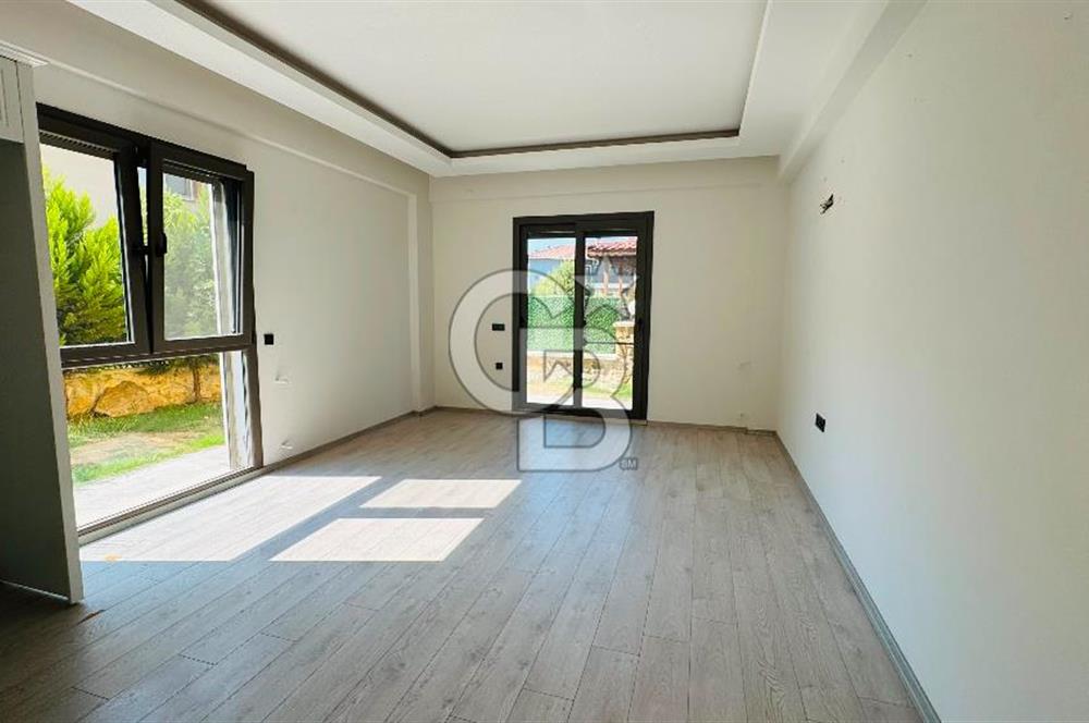 Foça Hacıveli Mah. Site İçerisinde Kiralık 2+1 Bahçe Katı Daire