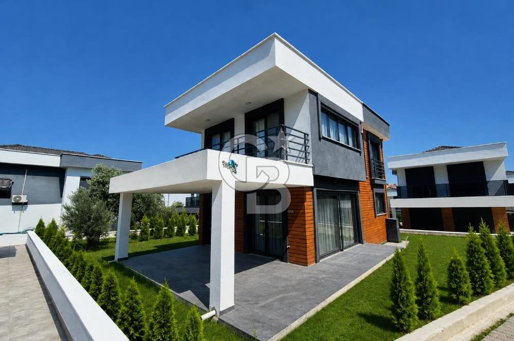 Denize Sıfır Sitede Modern Mimari 3+1 Satılık Müstakil Villa