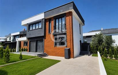 Denize Sıfır Sitede Modern Mimari 3+1 Satılık Müstakil Villa
