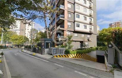 Suadiye'de Caddeye Yakın Yeni Binada 3+1