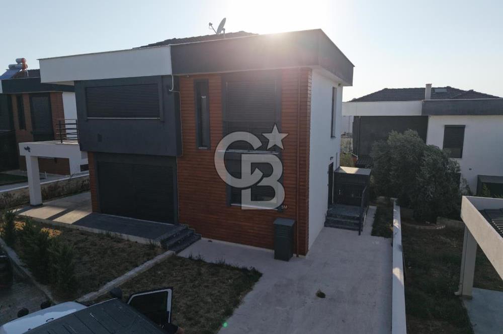 Denize Sıfır Sitede Modern Mimari 3+1 Satılık Müstakil Villa