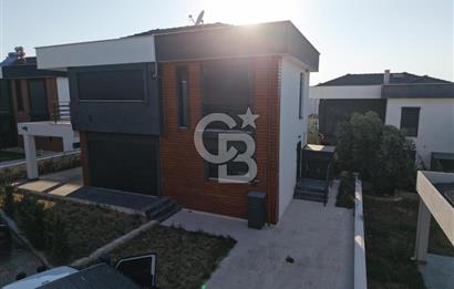 Denize Sıfır Sitede Modern Mimari 3+1 Satılık Müstakil Villa