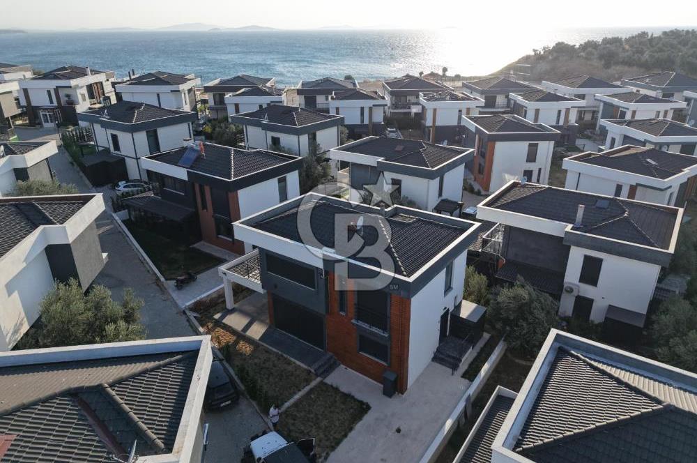 Denize Sıfır Sitede Modern Mimari 3+1 Satılık Müstakil Villa