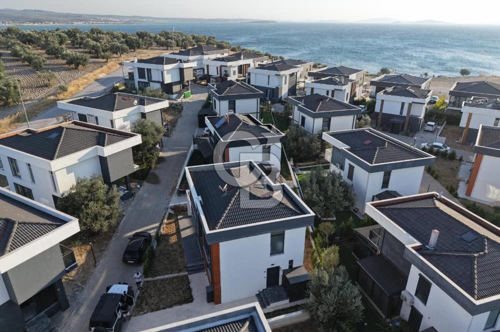 Denize Sıfır Sitede Modern Mimari 3+1 Satılık Müstakil Villa