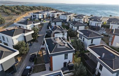 Denize Sıfır Sitede Modern Mimari 3+1 Satılık Müstakil Villa