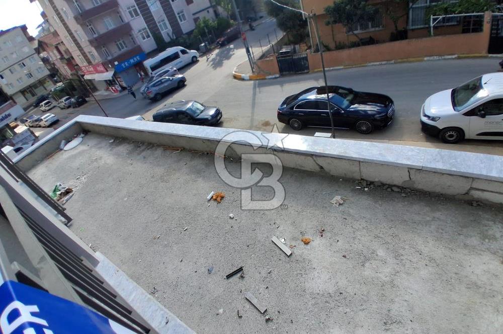 Pendik Kaynarca mah satılık teraslı 80 m2 net fırsat 2+1 daire