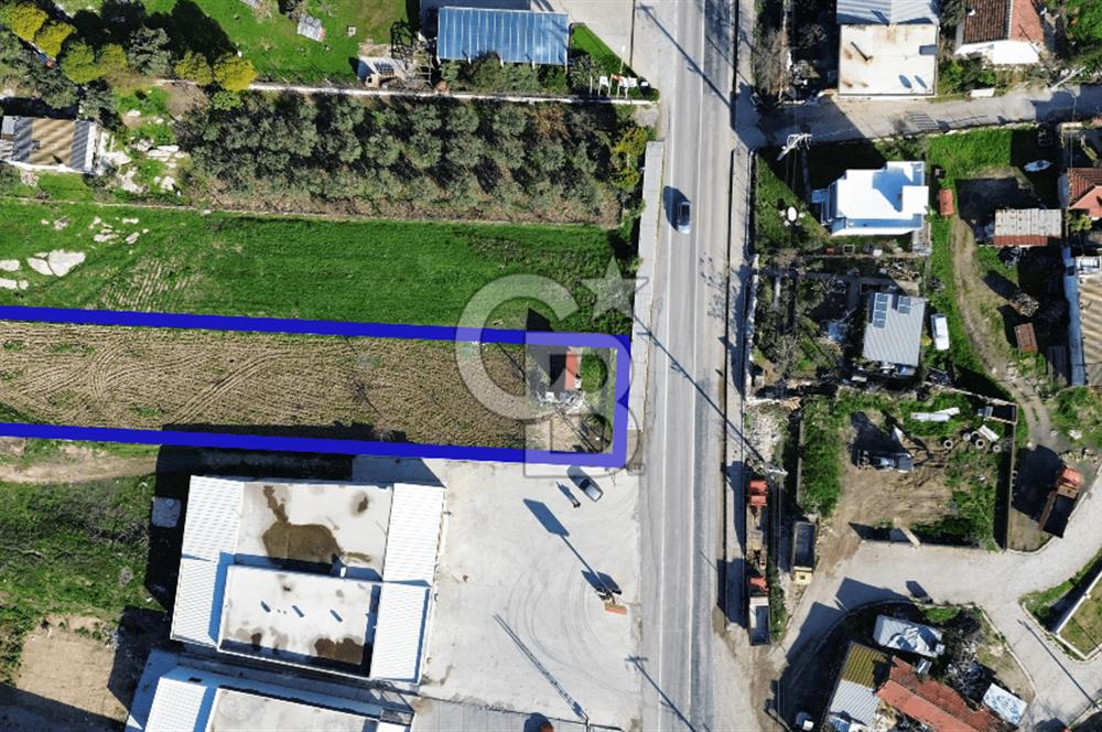 Foça İzmir Karayolu Üzerinde Satılık Arsa
