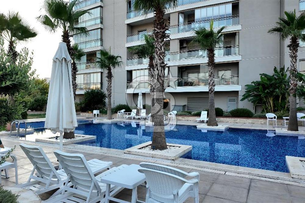 Narova 5. Etap'ta Satılık 2+1 Ebeveyn Banyolu Havuzlu Daire