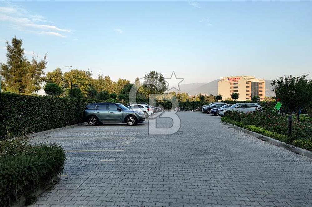 Narova 5. Etap'ta Satılık 2+1 Ebeveyn Banyolu Havuzlu Daire