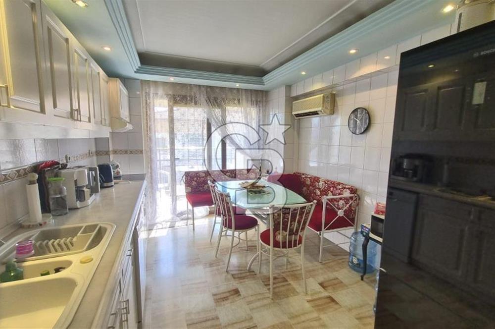 Girne Caddesi Erdil Sitesi'nde Satılık 170m² 3+1 Daire