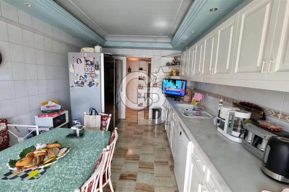 Girne Caddesi Erdil Sitesi'nde Satılık 170m² 3+1 Daire