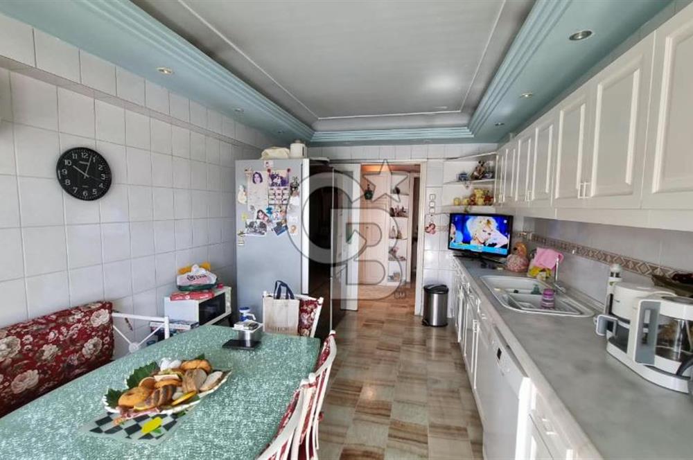 Girne Caddesi Erdil Sitesi'nde Satılık 170m² 3+1 Daire