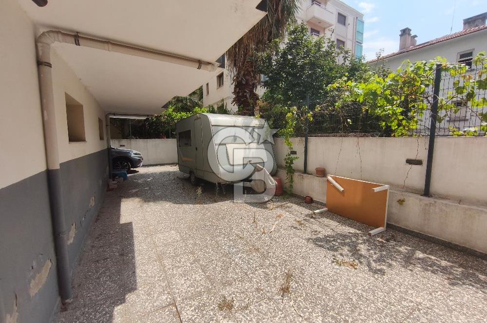 Karşıyaka Bostanlı'nın Kalbinde 2+1 Geniş ve Ferah Kiralık Daire