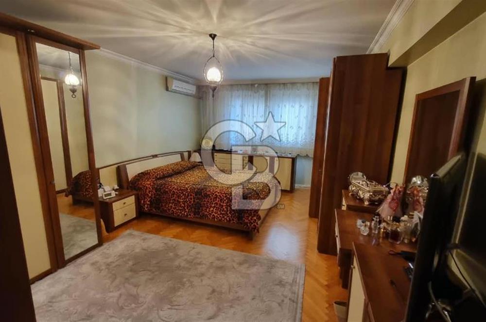 Girne Caddesi Erdil Sitesi'nde Satılık 170m² 3+1 Daire