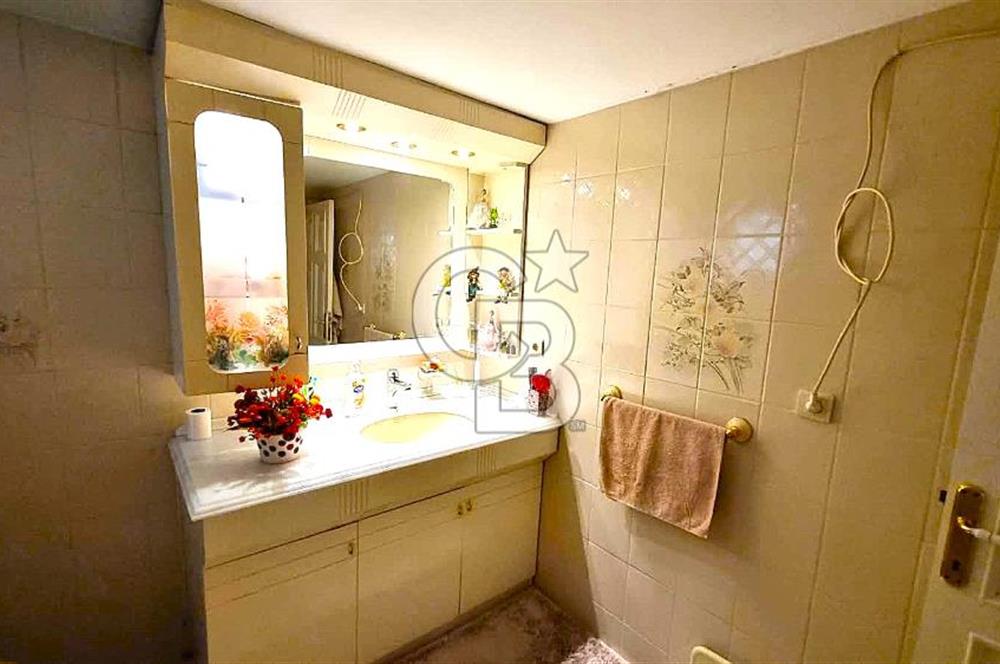 Girne Caddesi Erdil Sitesi'nde Satılık 170m² 3+1 Daire
