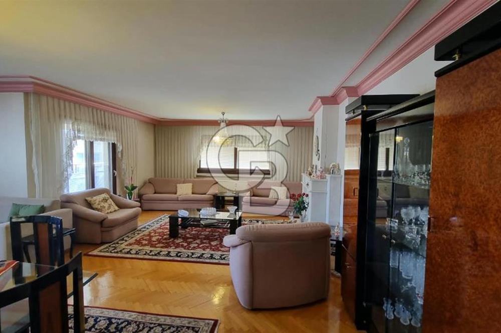 Girne Caddesi Erdil Sitesi'nde Satılık 170m² 3+1 Daire