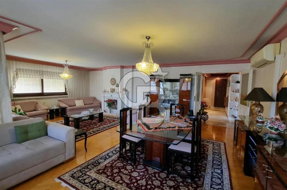 Girne Caddesi Erdil Sitesi'nde Satılık 170m² 3+1 Daire