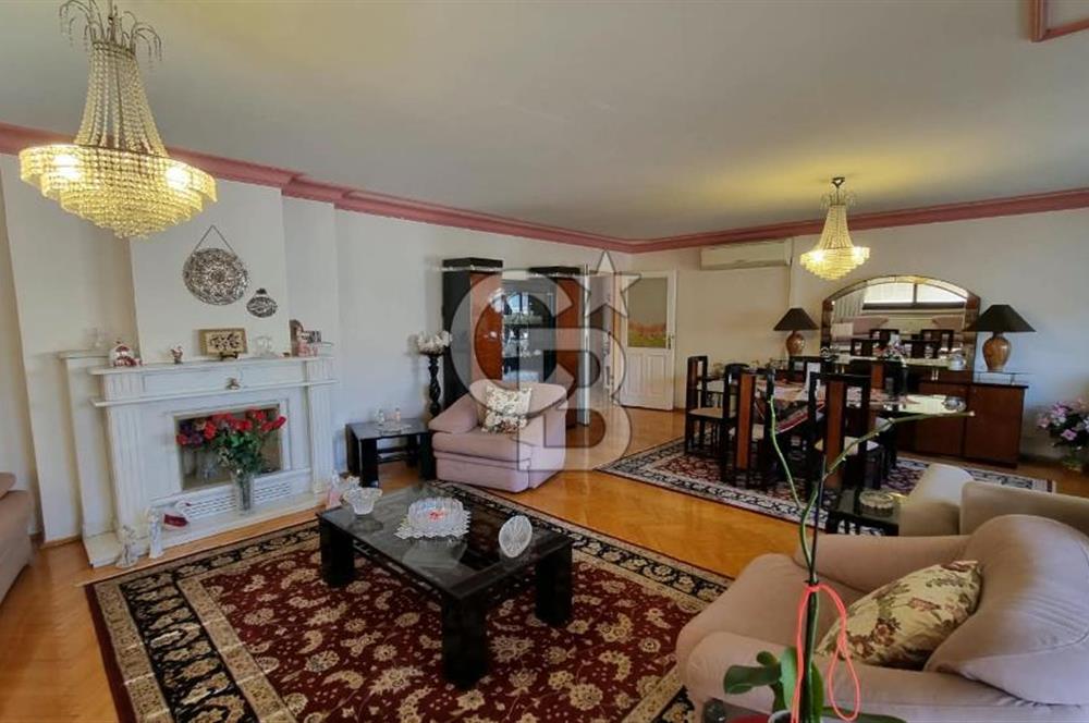 Girne Caddesi Erdil Sitesi'nde Satılık 170m² 3+1 Daire