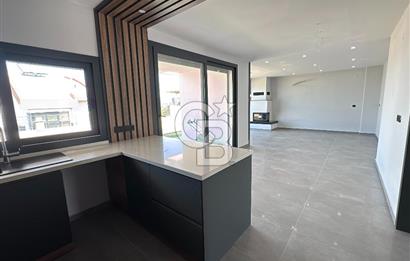 Deniz Manzaralı 500 m2 Sıfır Villa