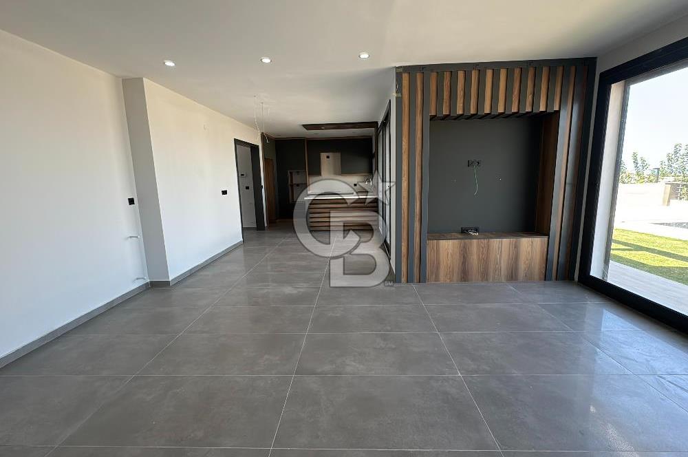 Deniz Manzaralı 500 m2 Sıfır Villa