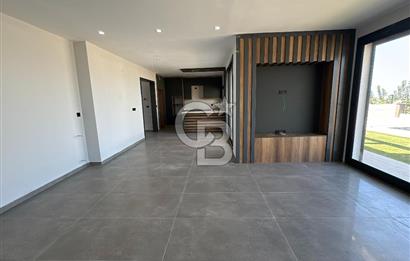 Deniz Manzaralı 500 m2 Sıfır Villa