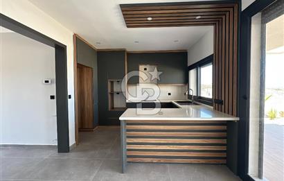 Deniz Manzaralı 500 m2 Sıfır Villa