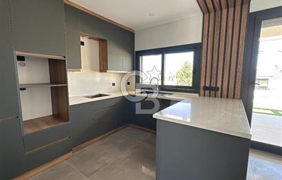 Deniz Manzaralı 500 m2 Sıfır Villa