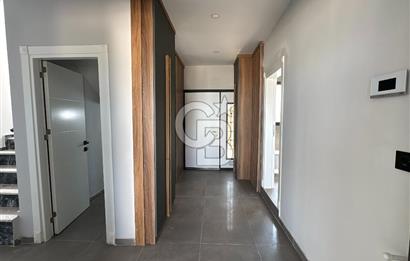 Deniz Manzaralı 500 m2 Sıfır Villa