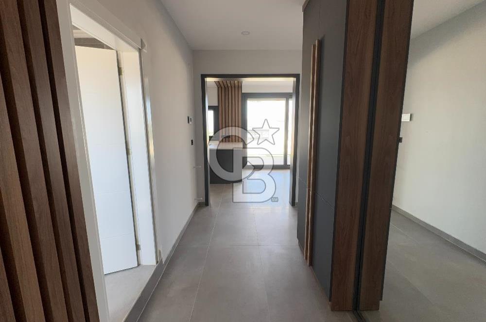 Deniz Manzaralı 500 m2 Sıfır Villa