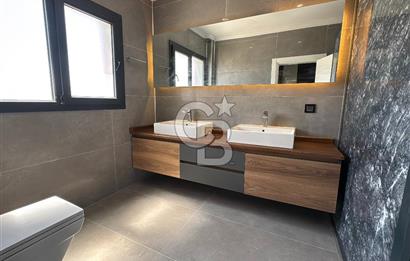 Deniz Manzaralı 500 m2 Sıfır Villa