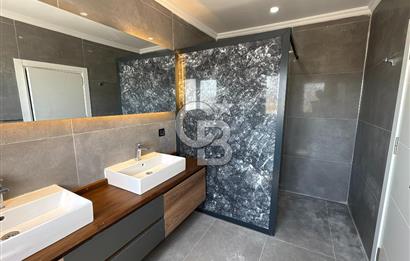 Deniz Manzaralı 500 m2 Sıfır Villa