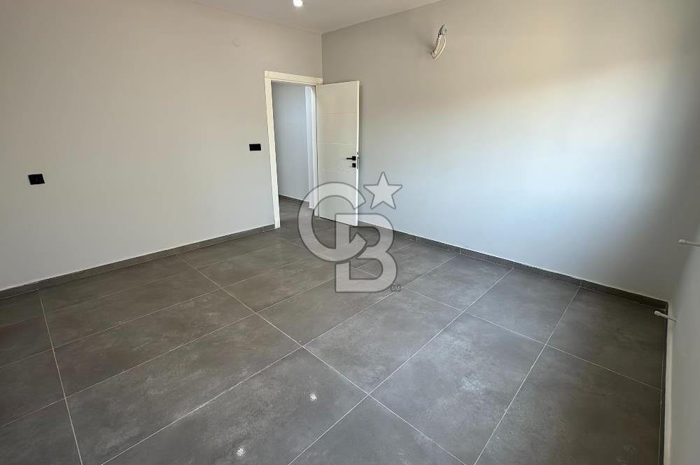 Deniz Manzaralı 500 m2 Sıfır Villa