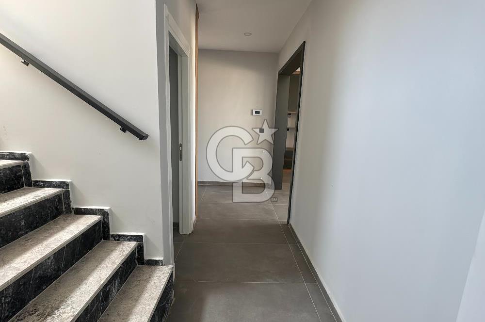 Deniz Manzaralı 500 m2 Sıfır Villa