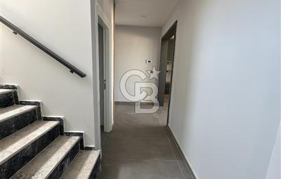 Deniz Manzaralı 500 m2 Sıfır Villa
