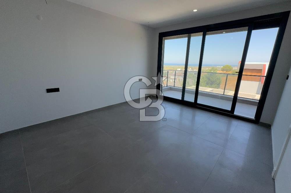 Deniz Manzaralı 500 m2 Sıfır Villa