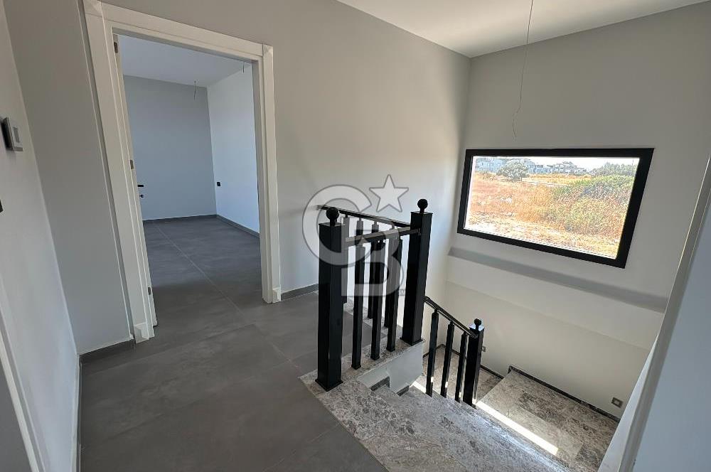 Deniz Manzaralı 500 m2 Sıfır Villa