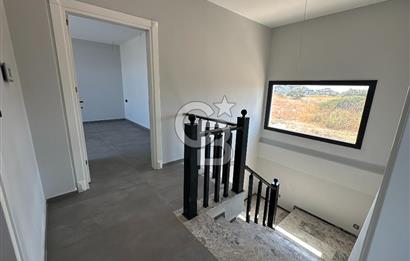 Deniz Manzaralı 500 m2 Sıfır Villa