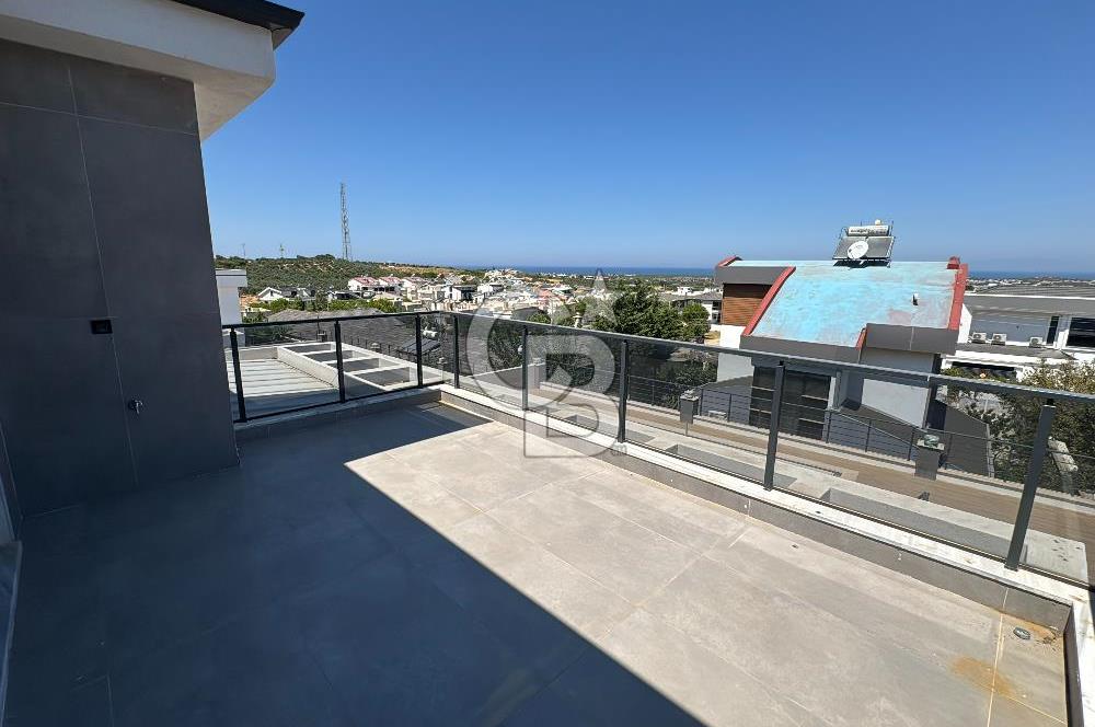 Deniz Manzaralı 500 m2 Sıfır Villa