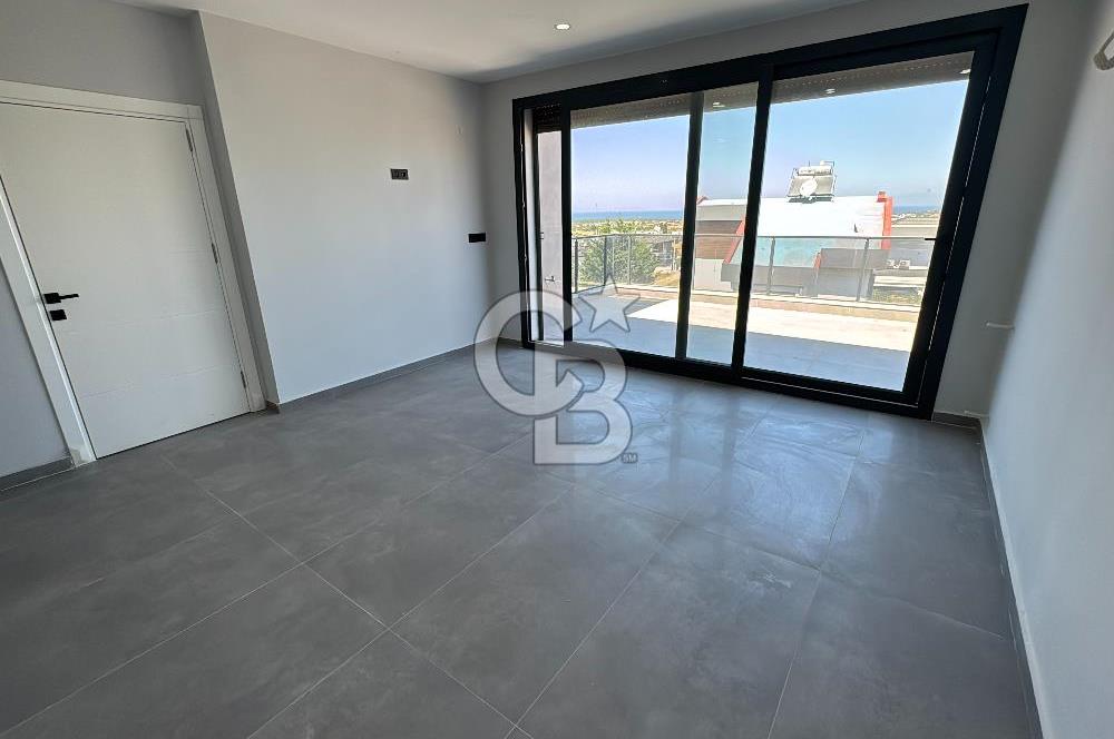 Deniz Manzaralı 500 m2 Sıfır Villa