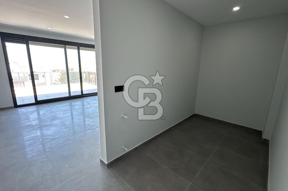 Deniz Manzaralı 500 m2 Sıfır Villa