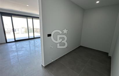 Deniz Manzaralı 500 m2 Sıfır Villa