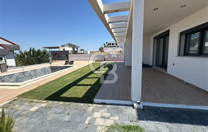 Deniz Manzaralı 500 m2 Sıfır Villa