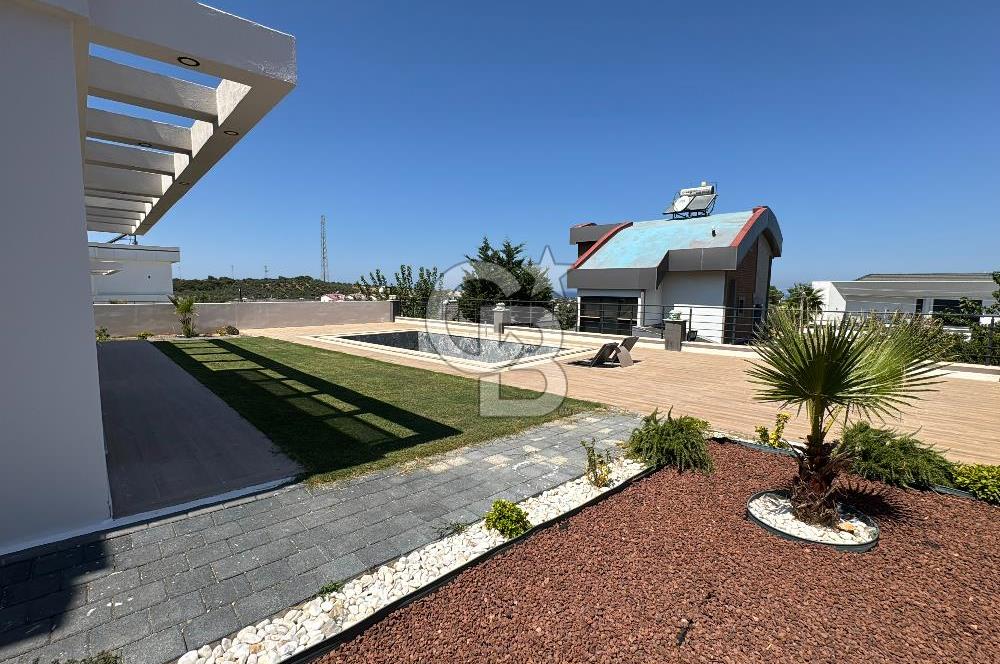 Deniz Manzaralı 500 m2 Sıfır Villa