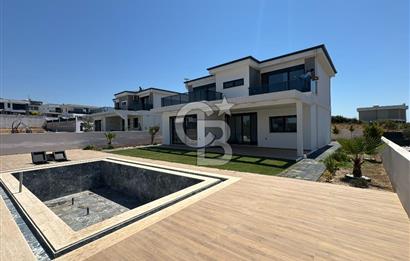 Deniz Manzaralı 500 m2 Sıfır Villa