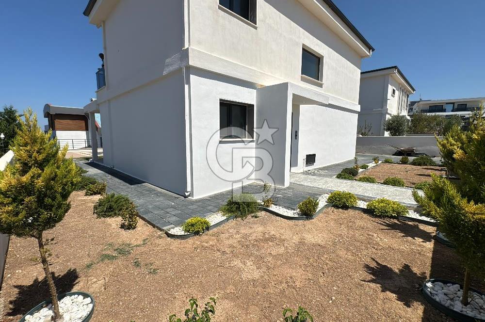 Deniz Manzaralı 500 m2 Sıfır Villa