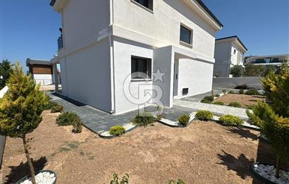Deniz Manzaralı 500 m2 Sıfır Villa