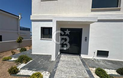 Deniz Manzaralı 500 m2 Sıfır Villa